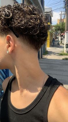 #menshair #barber #barbershop #barberlife #haircut #barbershopconnect #fade #hair #mensfashion #hairstyle #barbers #barbering  #hairstyles #style #barbersinctv #menstyle #barberworld #andis #skinfade #fashion #menshaircut #sharpfade #mensgrooming #haircutsformen Low Fade Curly Hair, Curly Hair Taper, Fade Haircut Curly Hair, Long Curly Hair Men, Taper Fade Curly Hair, Male Haircuts Curly, Curly Hair Fade, Mens Haircuts Short Hair, Low Fade Haircut