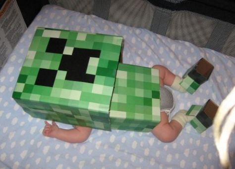 Baby minecraft costume Humour, Funny Kid Halloween Costumes, Minecraft Movie, Funny Kid Costumes, Minecraft Baby, Minecraft Costumes, The Creeper, Minecraft Funny, Minecraft Memes