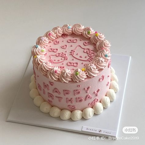 Hello Kitty Torte, Hello Kitty Cake Design, Hello Kitty Birthday Decorations, Tort Hello Kitty, Bolo Da Hello Kitty, Hello Kitty Birthday Theme, Kitty Birthday Cake, Bolo Vintage, Hello Kitty Birthday Cake