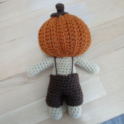 How adorable is this pumpkin head doll ❤ He turned out perfect! Pattern by @elisascrochet #halloween #pumpkinhead #handmadedoll #crochet #fall #autumn #hugsandstitches Pumpkin Head Doll, Crochet Fall, Pumpkin Head, Crochet Gifts, Fall Autumn, Dolls Handmade, Dolls, Turn Ons, Halloween