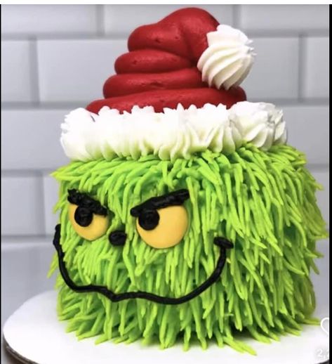 Grinch Cupcakes, Homemade Christmas Cake, Grinch Cake, Easy Christmas Cake Recipe, Christmas Cookie Cake, Christmas Cakes Easy, Christmas Themed Cake, Chocolate Frosting Recipes, Snowman Cake