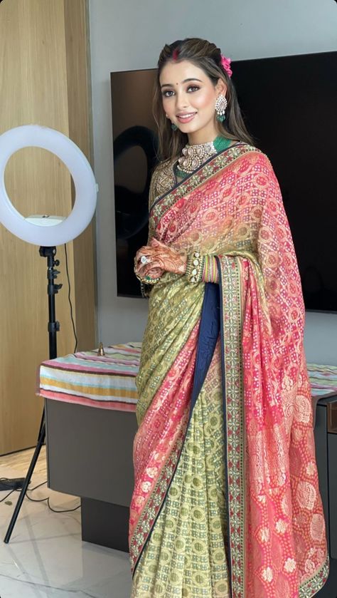 Newly Bride Saree, Newly Married Look Indian, Newly Married Saree Look, Gharchola Saree Brides, Wedding Wear Pakistani, Keep Smile, Long Tunic Dress, Indian Bridal Sarees, Latest Bridal Dresses