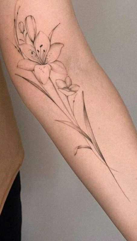 Lilly Back Tattoo Women, Amarilys Flower Tattoo, Calilily Flower Tattoo, Daylillies Tattoos, Day Lily Tattoo, Lily Tattoos For Women, Tiger Lily Tattoo, Lilly Tattoo Design, Stargazer Lily Tattoo