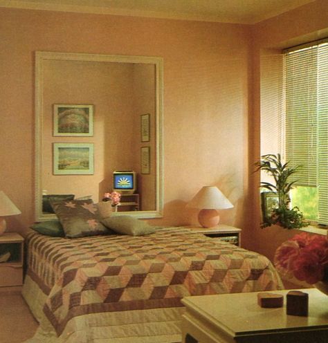 2000s Bedroom Aesthetic, 80s Bed, 80's Bedroom, 2000s Bedroom, 80s Bedroom, Beach Mansion, 80s Home, 80s Interior, French Apartment