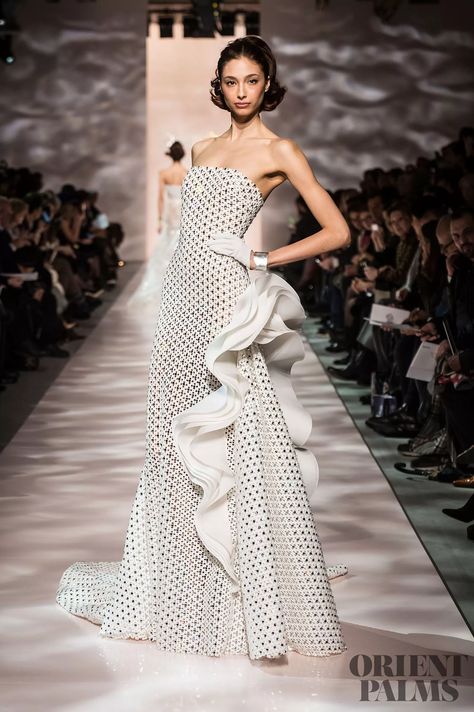 Couture Gowns 2023, Black And White Haute Couture, White Haute Couture, Rami Al Ali, 2015 Couture, Valentin Yudashkin, Runway Gowns, Anne Barge, Elegant Gowns