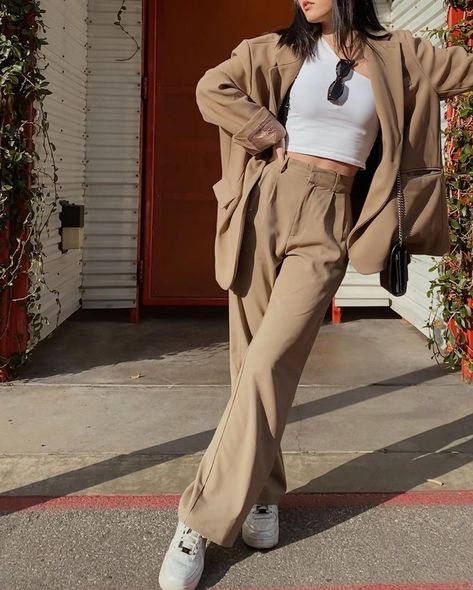 Khaki Slacks Outfit, Khaki Slacks Outfit Women, Slacks Outfit, Basics Clothing, Khaki Slacks, Trendy Fashion Accessories, Elevated Basics, Outfit Women, Basic Outfits