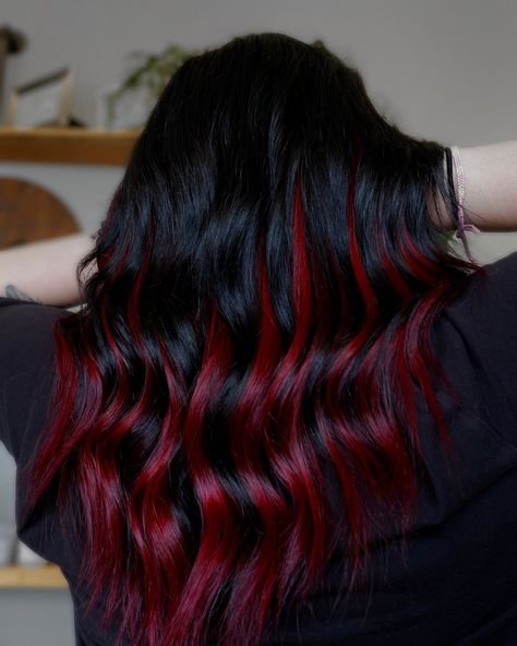 Vivid Red Balayage Hair, Red And Back Hair, Under Colour Hair, Red And Black Balayage, Deep Red Balayage Hair, Black And Red Balayage, Black And Red Ombre Hair, Under Hair Color, Burgundy Red Hair