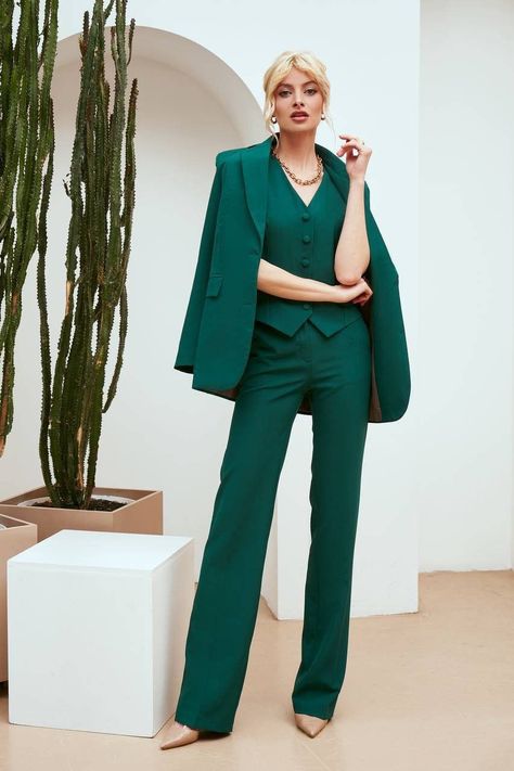 Emerald Green Suits Women, Womens Pant Suits Wedding, Emerald Suit, Dark Green Outfit, Emerald Green Suit, Fashion Publication, Green Suit Women, Xmas Dresses, Pantsuit For Women