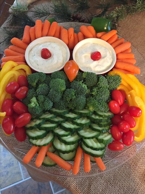 Owl veggie tray, baby shower, boy birthday, woodland animal, rustic Owl Veggie Tray, Woodland Baby Shower Theme Decorations, Baby Shower Snacks Boy, Woodland Baby Shower Theme Boy, Woodland Baby Shower Food, Woodland Theme Baby, Woodland Creatures Baby Shower, Baby Shower Snacks, Woodland Baby Shower Decorations