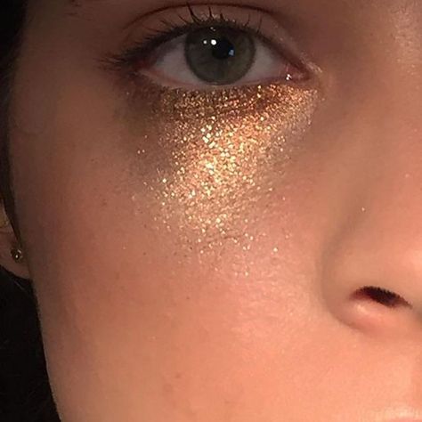 ✴︎glitterbonfire.weebly.com✴︎ Matte Make Up, Sparkle Makeup, Smink Inspiration, Festival Makeup, Glitter Makeup, Golden Girl, Editorial Makeup, Makeup Goals, Creative Makeup