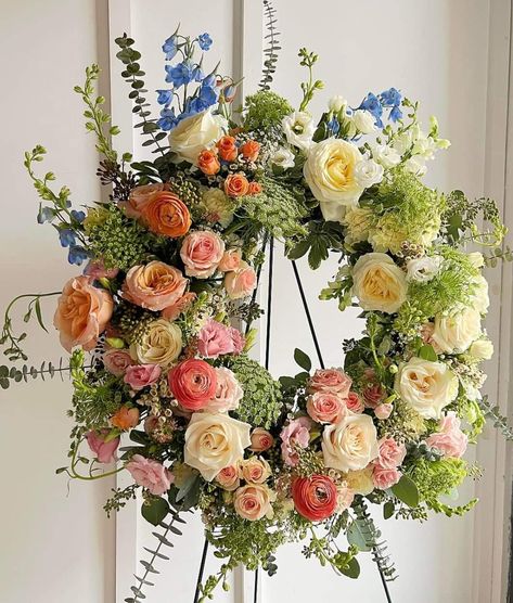 Wreaths For Funerals, Sympathy Floral, Flower Shop Design, Large Flower Arrangements, Flower Arrangement Designs, Flower Business, Memorial Flowers, Flower Arrangements Simple, Sympathy Flowers