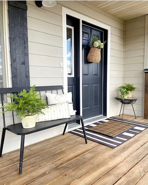 Inspiration for an easy front porch makeover | Aberle Design Co. Front Porch Ideas Minimalist, Small Front Porch Ideas Curb Appeal Entrance Side Door, Bungalow Front Porch Ideas, Small Front Porch Ideas Curb Appeal, Simple Front Porch Ideas, Minimalist Front Porch, Simple Front Porch, Front Porch Mat, Modern Front Porches