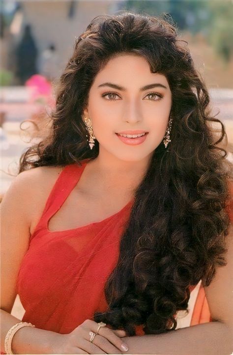 Juhi chawla   #actressindian Juhi Chawla 90s, 90s Bollywood Actress, Juhi Chawla, Bollywood Pictures, Vintage Bollywood, Bollywood Celebrities, Indian Beauty Saree, Bollywood Fashion, Desi Beauty