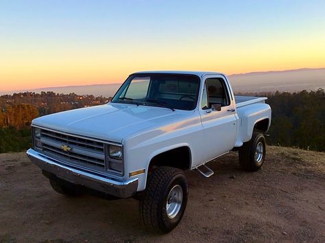 Chevy 4X4 Pickup #Square #Stepside K10 Chevy 4x4 Stepside, 1985 Chevy Truck, C10 Stepside, Huge Truck, Chevy K10, American Pickup Trucks, Chevy Stepside, Chevrolet Apache, Chevy 4x4