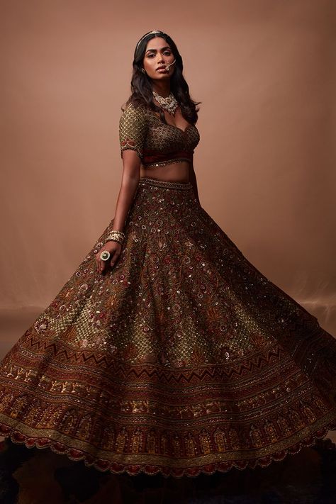 Green Lehenga Bridal, Green Bridal Lehenga, Indian Wedding Dress Traditional, Silk Bridal Lehenga, Latest Bridal Lehenga Designs, Olive Green Weddings, Bridal Lehenga Designs, Latest Bridal Lehenga, Reception Outfit