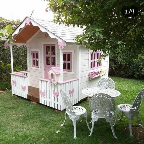 Diy Clubhouse Outdoor Kids, Girls Playhouse Outdoor, Playhouse Outdoor Diy, Playground Remodel, Kids Playhouse Ideas, Diy Clubhouse, Outdoor Playhouse Interior, Pink Playhouse, Outdoor Kids Playhouse