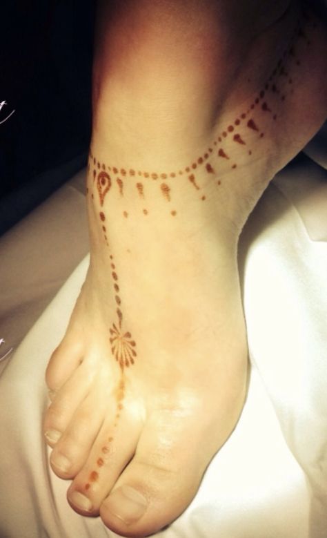 Henna Anklet Design, Easy Henna Ideas Simple Leg, Henna For Feet Designs, Anklet Mehendi Designs, Henna On Chest For Women, Henna Foot Designs Simple, Henna Body Designs, Henna Ideas Leg, Henna On Ankle