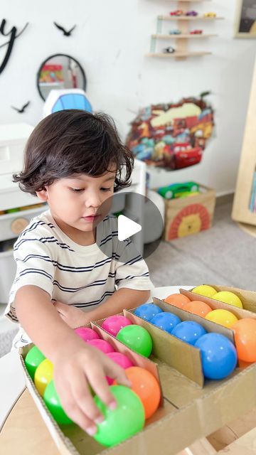 Peeja | Ayden & Alfie on Instagram: "This DIY sequence puzzle is a winner! It’s a brain boosting activity for preschoolers to enhance their critical thinking, logical assumption and problem solving skills.  ➡️ Suitable from 4yo+ (Ayden is 4yo+)  Our content is for educational purpose. ‼️ Strictly NO REPOST ‼️  #AydenAlfiePlays #kidsactivities" Ball Sorting Activity, Critical Thinking For Preschoolers, One And Many Activities, Colour Sorting Activities Preschool, Moving Activities For Kids, 2 Yo Activities, Balls Activities For Preschool, Colours Activities For Kids, Logical Thinking Activities For Kids