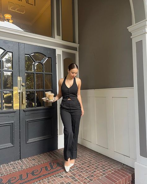 Fernanda Ramirez, Cute Fall Fits, Cheer Poses, Fall Fit, Early Fall Outfit, Interview Outfit, Fall Street Style, Minimalist Outfit, Black Outfit