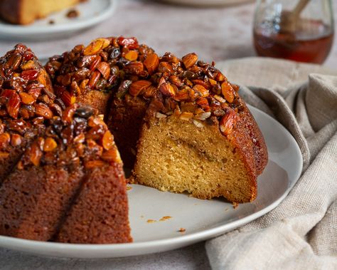 Baklava Cake Recipe, Fair Recipes, Nothing Bundt, Nothing Bundt Cakes, Simple Cakes, Sweet Bakes, Healthy Menu, Bundt Cakes Recipes, Candied Nuts