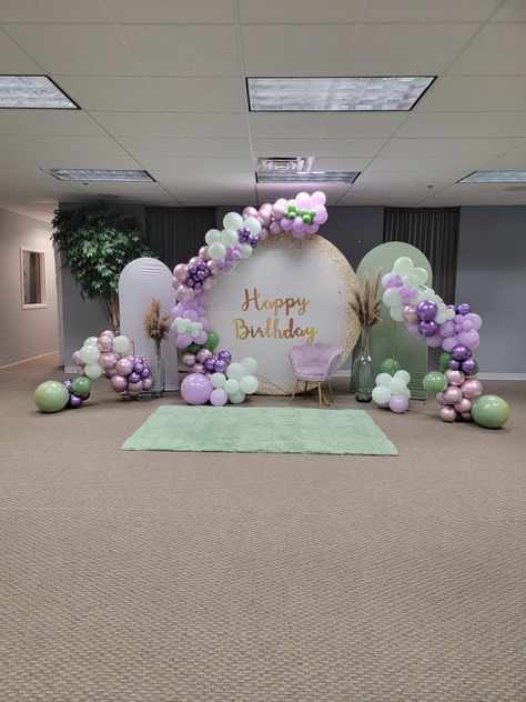 Mint Green Debut Theme, Sage Green And Lilac Party Decor, Butterfly 15 Theme Purple, Purple And Green Quinceanera, Lavender Balloon Arch, Lavender Theme Birthday Party, Mint Green Birthday, Green Balloon Arch, Quince Decorations Ideas