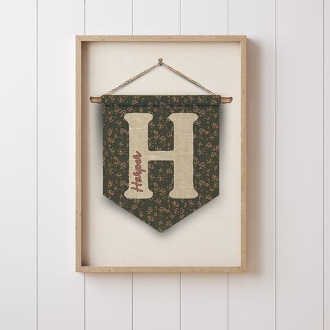 👉🏻 Please note: This listing is a high-resolution digital file for printable art. No physical product will be shipped. * ABOUT THE LISTING * This custom name vertical pennant flag banner is the perfect blend of vintage vibes and playful charm! Created with a timeless vintage floral background, this pennant is perfect for a nursery, big girl room, or as a cherished baby gift. The pennant features unique tangible texture that mimics the look of hand-crafted artwork on an aged paper backdrop, cre Diy Bedroom Name Sign, Folk Nursery, Diy Name Pennant Flag, Framed Pennant, Nursery Flag Banner, Vintage Baby Shower Theme, Embroidered Banner, Room Decor Minimal, Name Pennant Flag