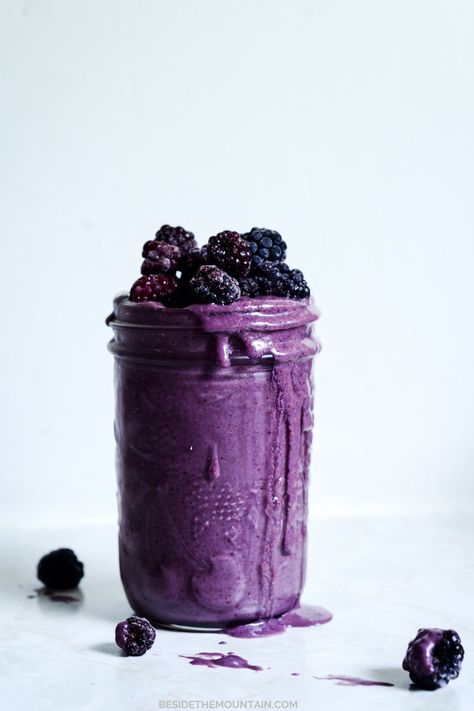 Berry Blast Smoothie, Strawberry Smoothie No Banana, Smoothie No Banana, Blackberry Smoothie Recipes, Raw Crackers, Berries Smoothie, Unique Smoothies, Smoothie Without Banana, Coconut Cream Recipes