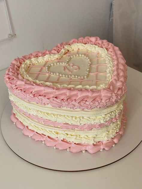 14tg Birthday Cake, Birthday Cake 13 Year Girl, Birthday Cake Ideas For 13 Year Girl, Cake Ideas For 13th Birthday Girl, 13 Cake Ideas, Birthday Cake For 13 Year Girl, 13 Cake Birthday Girl, Cute 13th Birthday Cakes, 13 Birthday Cake Girl