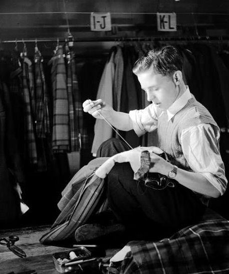 Sewing Aesthetic, Character Poses, Body Poses, Book Inspiration, Drawing Reference Poses, Photo Reference, Show Us, Vintage Photographs, Kilt