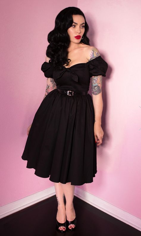 Retro Outfits 50s, Pinup Outfits, Glamour Ghoul, Goth Outfit Ideas, Micheline Pitt, Retro Style Dress, Pin Up Outfits, Look Retro, Circle Dress