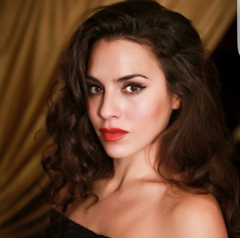 Melia Kreiling Melia Kreiling, The Last Tycoon, Facial Surgery, German Beauty, Celebrity Photography, Queen Rania, Acting Skills, Female Celebrities, Her World