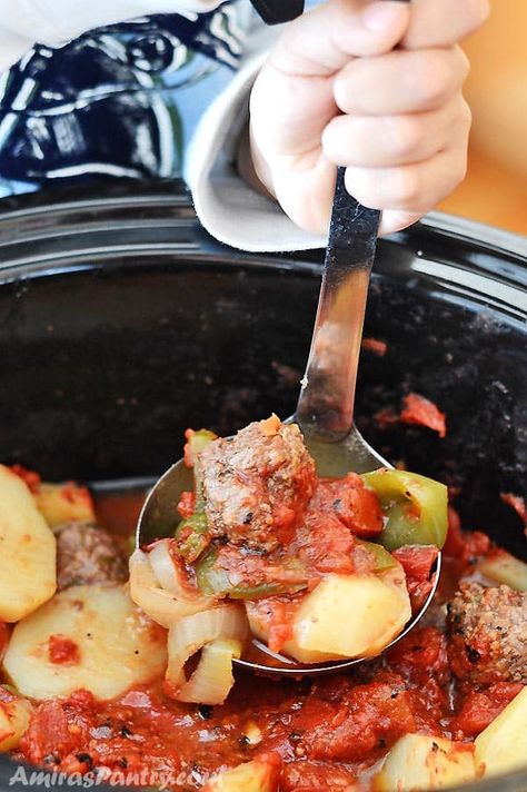 A child's hand holding a ladle and scooping some saucy meatballs from the slow cooker. Syrian Cuisine, Syrian Dishes, Syrian Food Recipes, Syrian Recipes, Meatball Recipes Crockpot, Syrian Food, Middle East Recipes, High Protein Meal Prep, Persian Cuisine