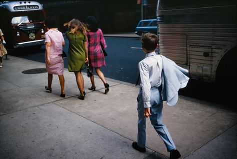 What Garry Winogrand Saw in Color | The New Yorker Garry Winogrand, William Eggleston, Diane Arbus, The University Of Arizona, Los Angeles International Airport, Red Gloves, Great Photographers, Street Photographers, Coney Island