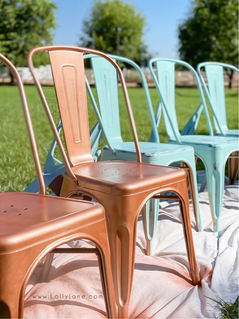 Metal Patio Chairs Makeover, Spray Paint Patio Chairs, Outdoor Metal Chairs Makeover, Spray Painted Metal Chairs, Painting Metal Chairs Outdoor Furniture, Spray Painting Metal Chairs, Paint Office Chair, Refurbished Metal Chairs, Metal Barstool Makeover