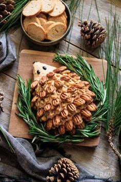 Woodland Hedgehog Cheese Ball: a simple, savory appetizer that will be a stunning centerpiece at a woodland baby shower or first birthday. Cream cheese, cheddar, Worcestershire sauce, and spices make this vegetarian snack idea a super cute, gender neutral munchie. | www.savortheflavour.com #woodland #babyshower #firstbirthday #hedgehog #cheeseball Hedgehog Cheese Ball, Aperitivos Para Baby Shower, Woodland Baby Shower Food, Baby Shower Appetizers, Woodland Hedgehog, Shower Appetizers, Woodland Theme Baby, Woodland Creatures Baby Shower, Woodland Baby Shower Decorations