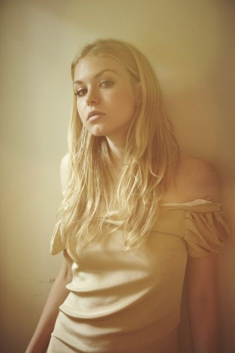 Penelope Mitchell Penelope Mitchell, Female Inspiration, Female Actresses, Pure Beauty, Attractive People, Celebrities Female, Pretty Woman, Blonde, Off White