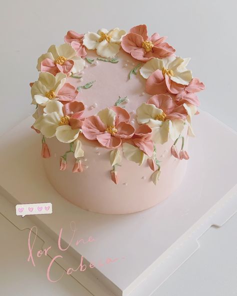 刘颖颖 (@pieceofcakehalifax) • Instagram photos and videos Floral Cake Designs Birthday Women, Floral Themed Cake, Cakes For Anniversary, Pastel Floral Cake, Engagement Cake Designs, Spring Birthday Cake, Floral Cake Design, Butterfly Birthday Cakes, Floral Cakes