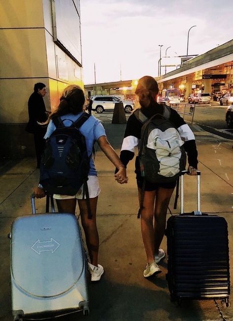 Airport Friends, Travel Aesthetic Airport, Aesthetic Airport, Travel Aesthetic, Travel