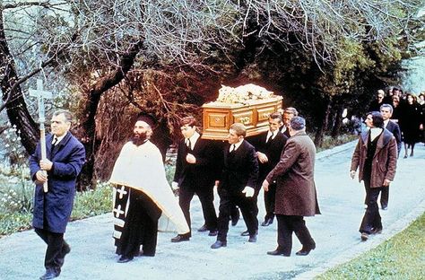 March 18, 1975: Cross bearer and a priest precede the coffin of Aristotle Onassis, at his burial service on Skorpios Island, Greece. Skorpios Island, Onassis Aristotle, American Royals, Jacqueline Onassis, Jfk Assasination, Aristotle Onassis, Greek Tragedy, Jackie Onassis, Richest In The World