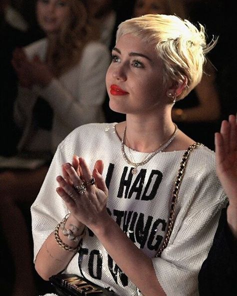 Miley Cyrus Fashion, Miley And Liam, Miley Cyrus Photoshoot, Pixie Haircut Styles, Miley Cyrus Style, Hannah Montana, Pixie Haircuts, Short Pixie Haircuts, Trendy Shorts