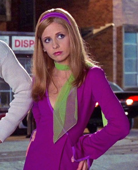 Daphne Costume, Iconic Movie Characters, Movie Character Costumes, Girly Vibes, Daphne And Velma, Solo Costume, Daphne Blake, Hallowen Costume, Pretty Halloween