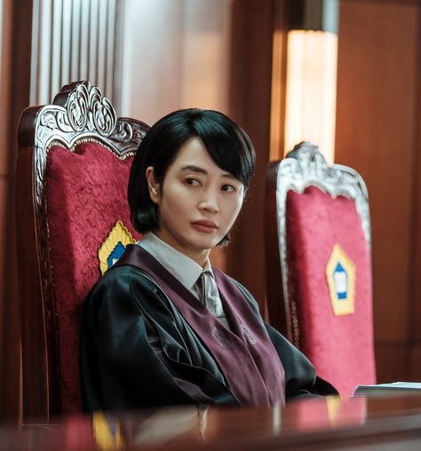 Kim Hye Soo Juvenile Justice, Juvenile Justice Kdrama, Kdrama Actress, Juvenile Justice, Itachi Uchiha Art, Bts And Exo, Itachi Uchiha, Kdrama Actors, Law School