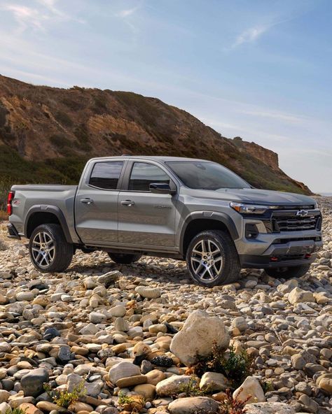 The 2023 #Chevrolet Colorado grows in size with a completely new and wider exterior design and a vastly improved interior. Chevy has added a Trail Boss trim level for the 2023 Colorado, but the mid-size pickup's previously offered V-6 and Duramax diesel powertrains get the boot, replaced by the Silverado 1500's turbocharged 2.7-liter inline-four with output varying from 231 to 310 horsepower with 430 pound-feet of torque. Are you a fan of the new look? 2023 Chevy Colorado, Colorado Chevy, Chevy Colorado Zr2, Colorado Chevrolet, Chevy Colorado Z71, 2023 Gmc Sierra, 2023 Toyota Tacoma, Tacoma Off Road, Colorado Zr2