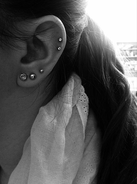 this seems like the perfect amount of piercings...love it! Piercing Lobe, Double Cartilage, Different Ear Piercings, Vintage Tattoos, Ear Peircings, Helix Piercings, Septum Piercings, Pretty Ear Piercings, Cute Ear Piercings