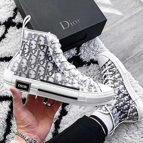 Sneaker Shop on Instagram: “👟Converse Dior B22🤩  Pedidos: sneakersales.es 📩Información: Direct  #nike #yeezy #hype #sneakerhead #sneakersaddict #sneakers #kicks…” Dior Converse, Sneaker Outfits, Sneaker Shop, Dior Sneakers, Nike Presto, Dr Shoes, Sneakers Street Style, Dior Oblique, Dior Fashion