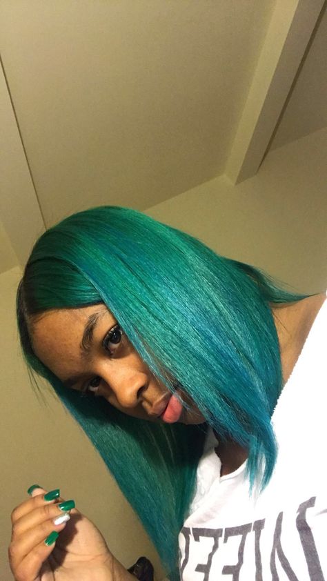 Natural Hair Bob Cut, Girl Hair Colors, Sweet Mint, Mint Hair, Cute Hair Colors, Hair Color Unique, Hair Color Streaks, Teal Hair, Colored Curly Hair