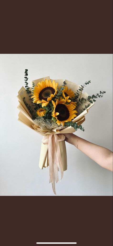 Graduation Bouquet, Eucalyptus Bouquet, Sunflower Bouquet, Flower Bouquet Diy, Crochet Bouquet, Boquette Flowers, Birthday Party Theme Decorations, Sunflower Bouquets, Aesthetic Flower