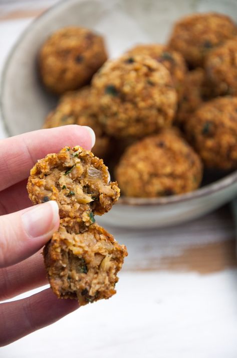 These high-protein vegan Meatballs are made with TVP (short for Textured Vegetable Protein, also known as soy protein or soy granule). They are flavorful, easy to make, and freezer-friendly! | ElephantasticVegan.com #vegan #meatballs #tvp Texturized Soy Protein Recipes, High Protein Vegan Meatballs, Textured Soy Recipes, Tvp Meatballs Recipe, Soy Granules Recipes, Textured Soy Protein Recipes, Vegan Tvp Recipes, Textured Vegetable Protein Recipes, Tvp Recipes Vegan