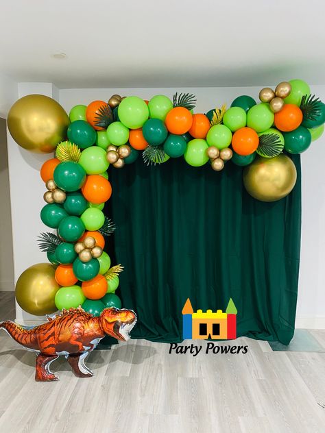 Dinosaur Balloon Backdrop Diy Dino Party, Dino Party Hats, Birthday Party Balloon Arch, Party Balloon Arch, Dino Party Decorations, Baby Dinosaur Party, Dino Decorations, Dinosaur Birthday Decorations, Dinosaur Birthday Theme