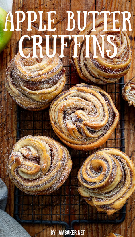 five apple butter cruffins are on a wire rack on top of a wooden cutting board. Fall Breakfast Baked Goods, Fall Inspired Baking Recipes, Rustic Baking Recipes, Food Gift Ideas Homemade, Fall Breakfast Baking, Impressive Baking Recipes, Apple Butter Rolls, Call Baked Goods, Fall Treats Baking